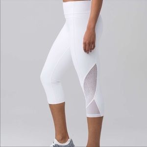 Lululemon white crops!! Size 10. NWT